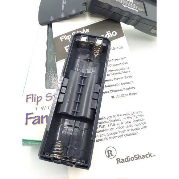 RadioShack Flip Style Two-Way Family Radio FRS-106 - Picture 4 of 8
